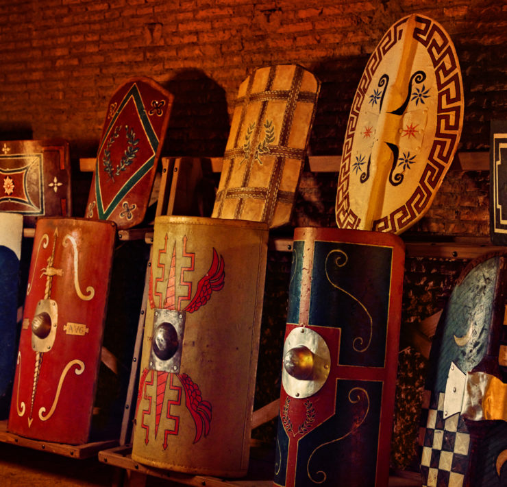 armes et accessoires de gladiateurs au Colisée de Rome